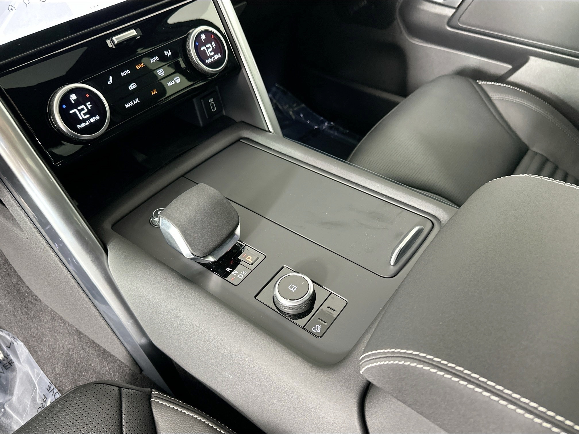 new 2026 Land Rover Discovery car, priced at $75,281