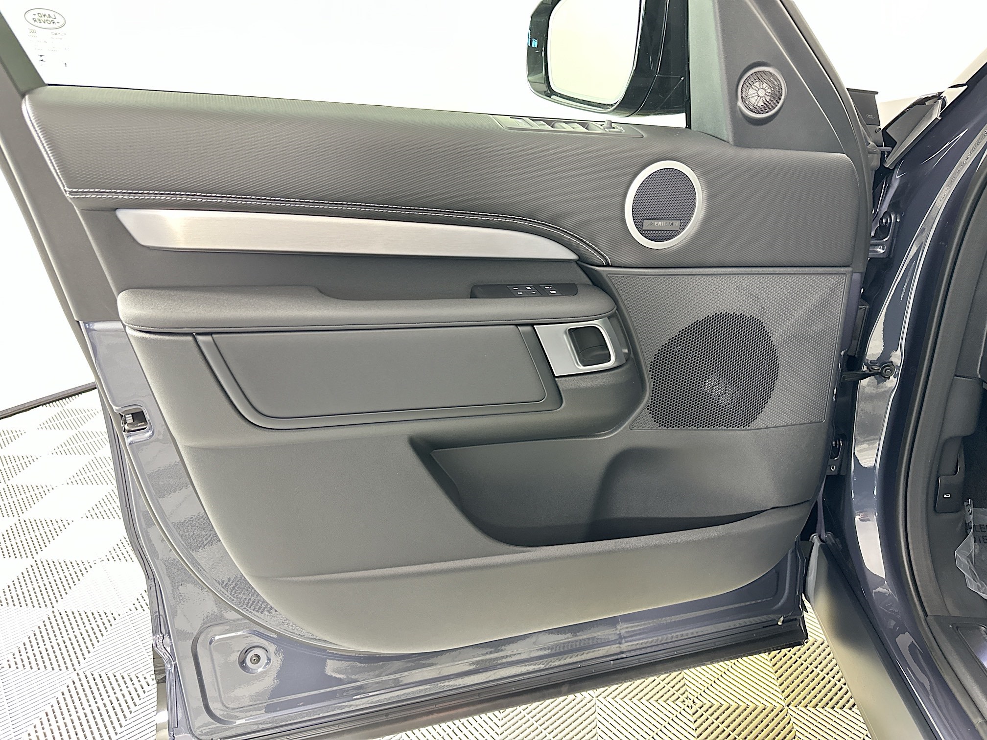 new 2026 Land Rover Discovery car, priced at $75,281