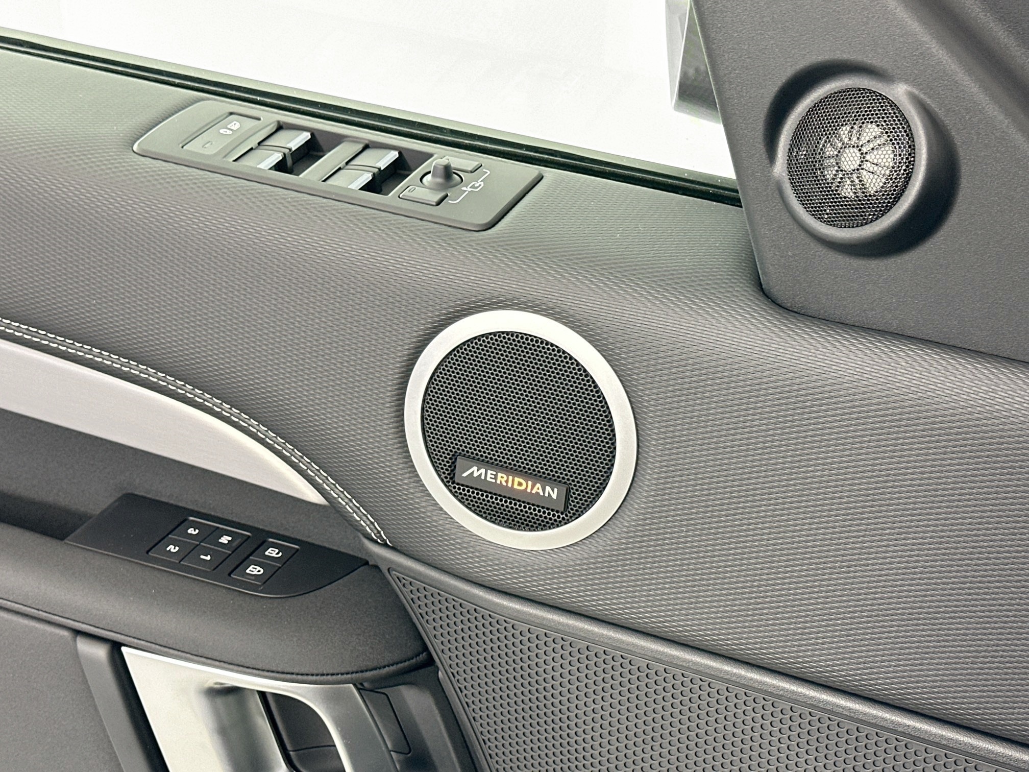 new 2026 Land Rover Discovery car, priced at $75,281