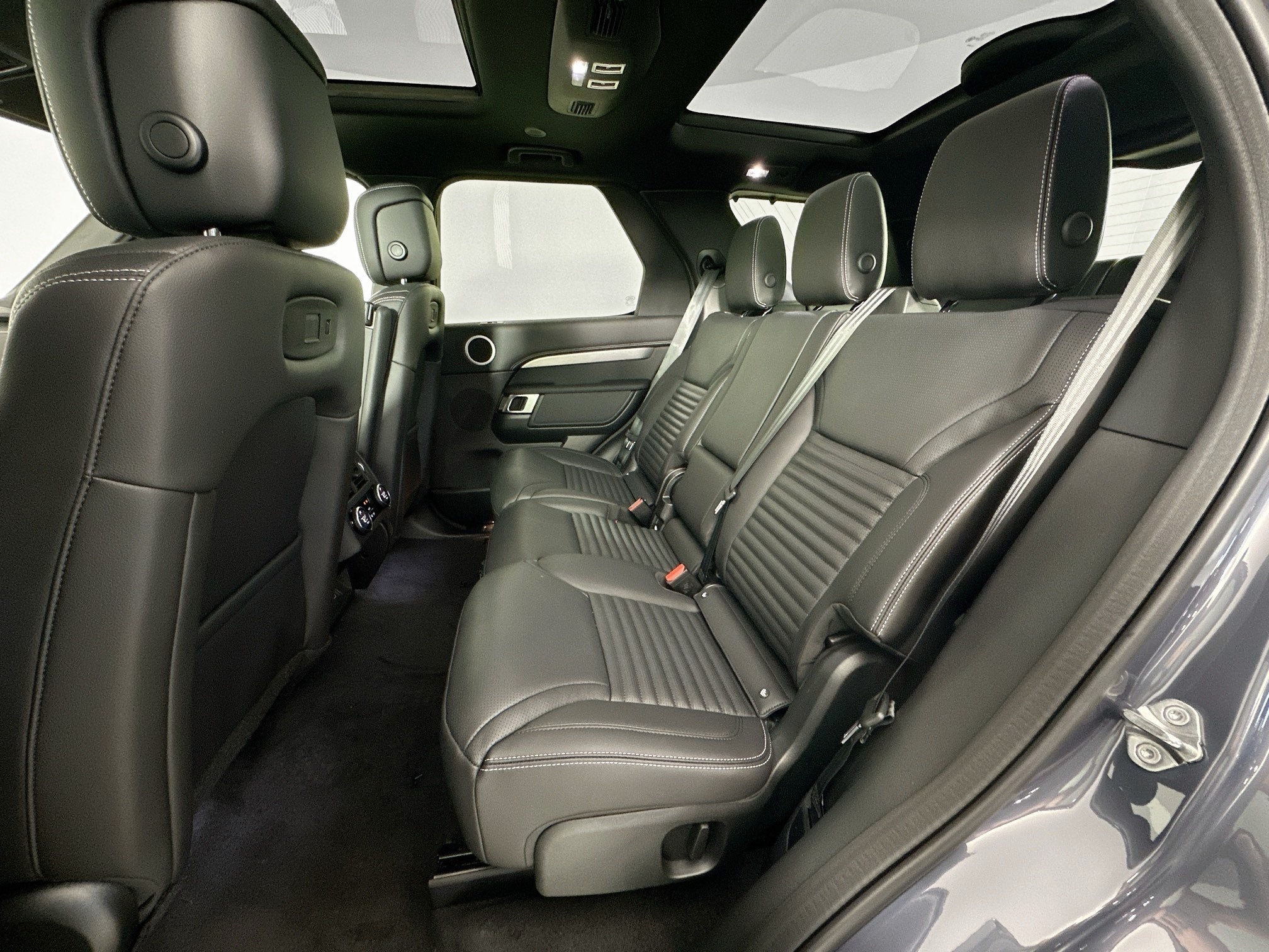 new 2026 Land Rover Discovery car, priced at $75,281