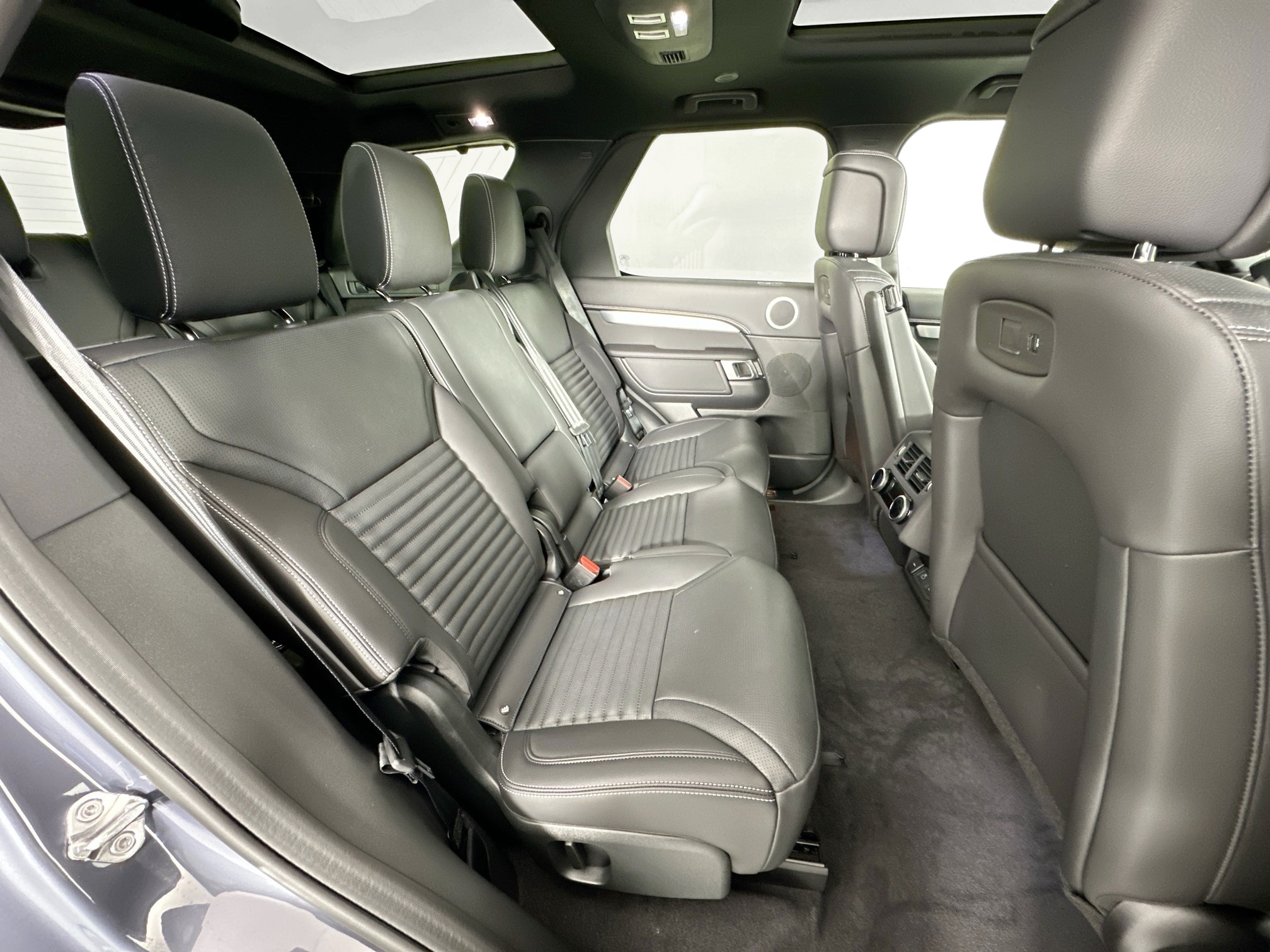 new 2026 Land Rover Discovery car, priced at $75,281