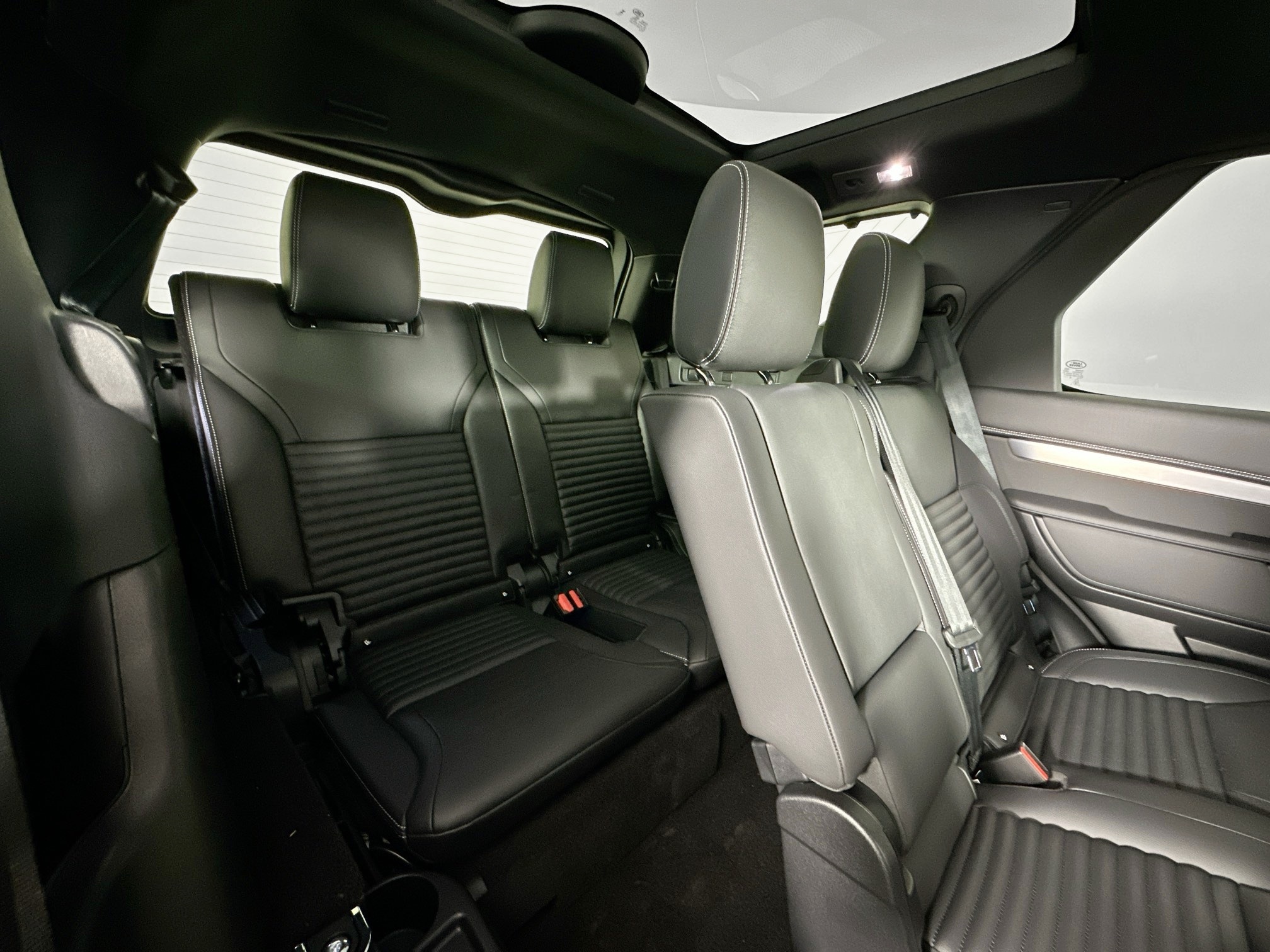 new 2026 Land Rover Discovery car, priced at $75,281