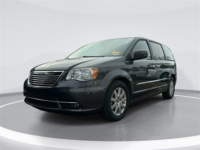 2016 Chrysler Town & Country Touring's photo