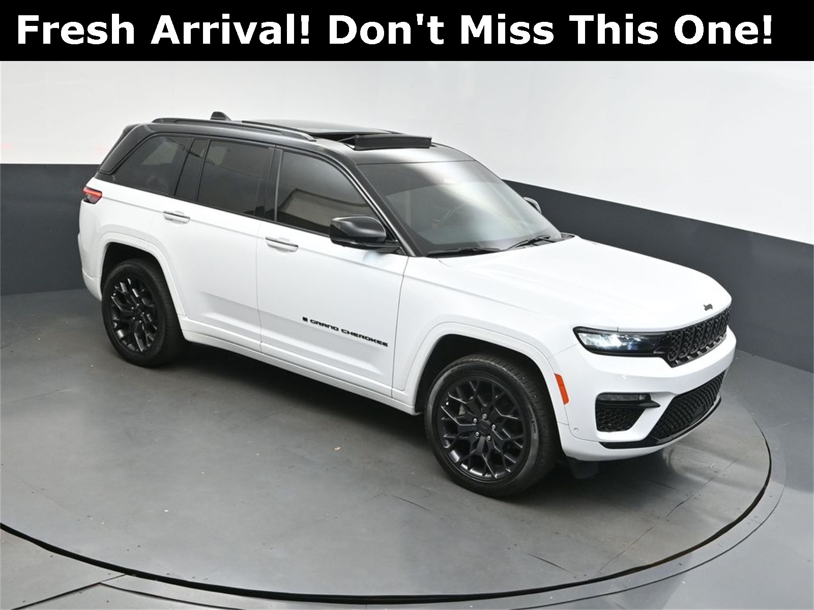 2024 Bright White Clearcoat Jeep Grand Cherokee Summit 4X4 SUV