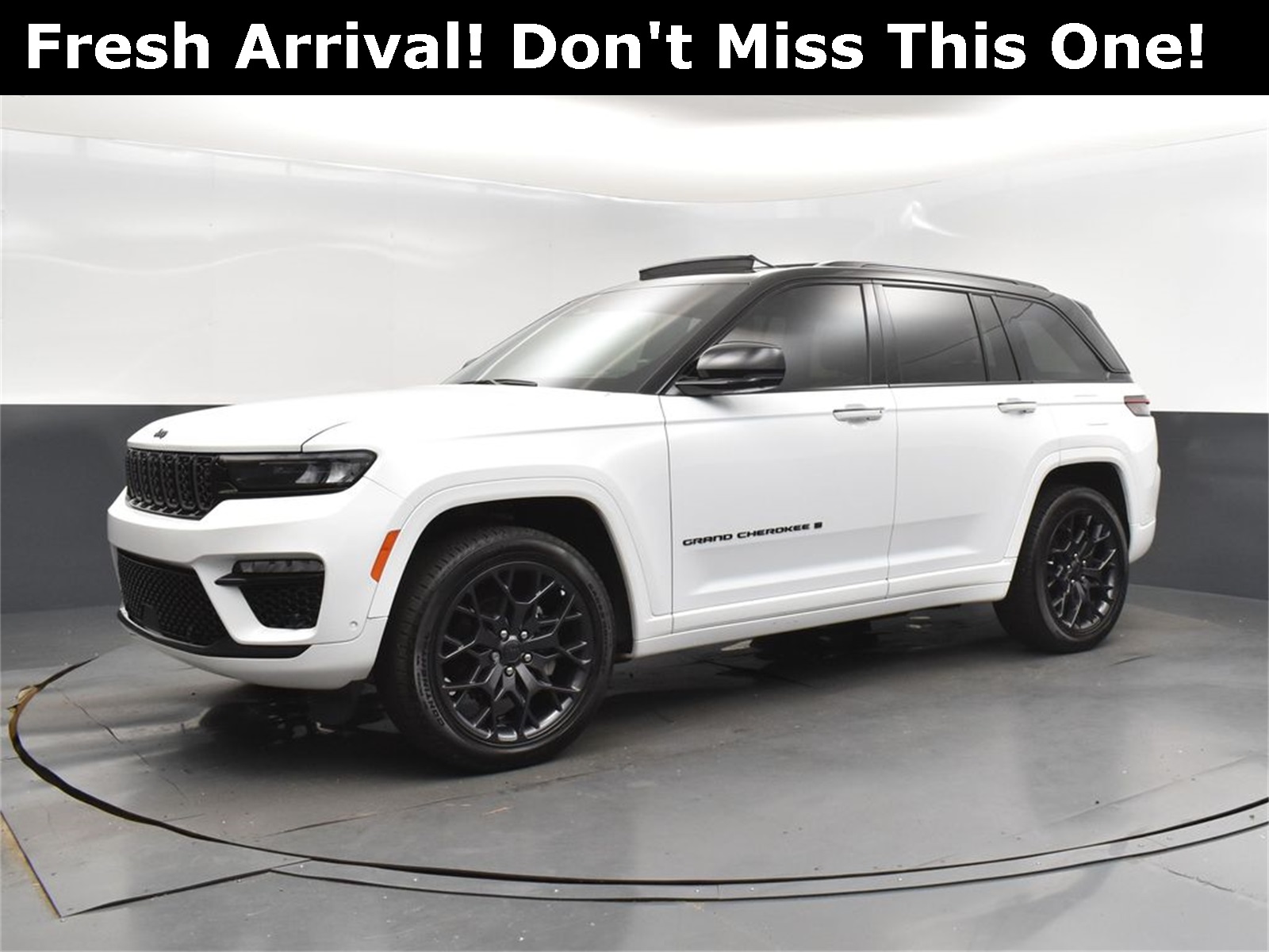 2024 Bright White Clearcoat Jeep Grand Cherokee Summit 4X4 SUV