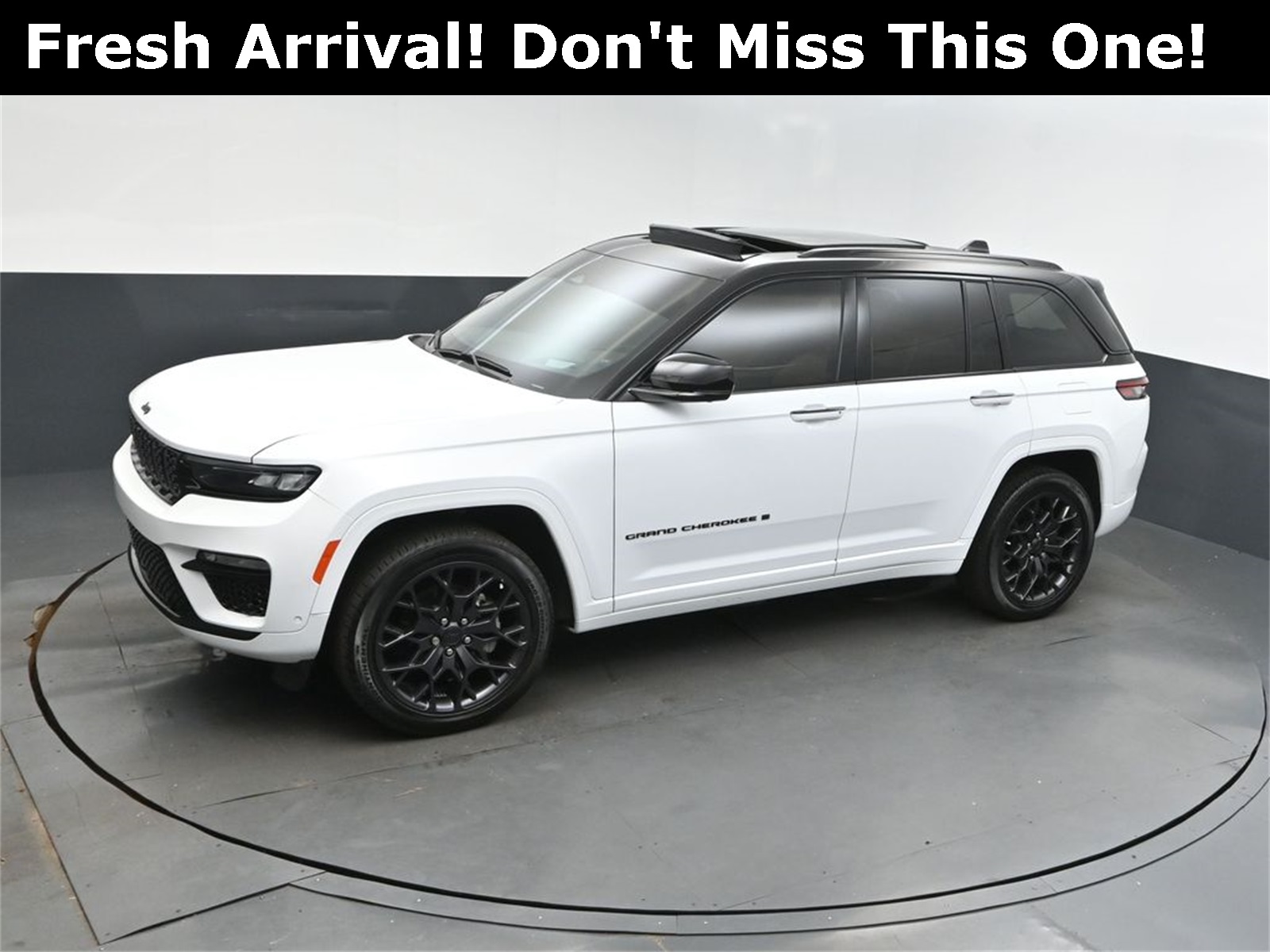 2024 Bright White Clearcoat Jeep Grand Cherokee Summit 4X4 SUV