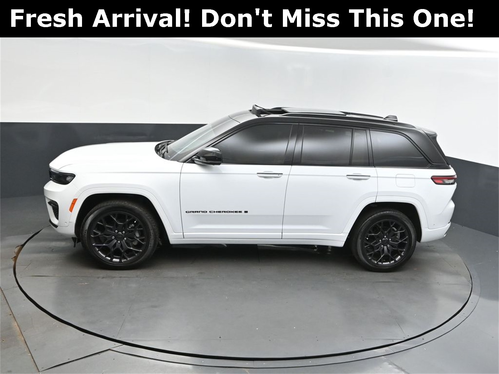 2024 Bright White Clearcoat Jeep Grand Cherokee Summit 4X4 SUV