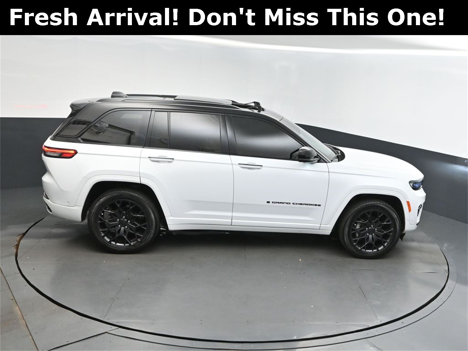2024 Bright White Clearcoat Jeep Grand Cherokee Summit 4X4 SUV