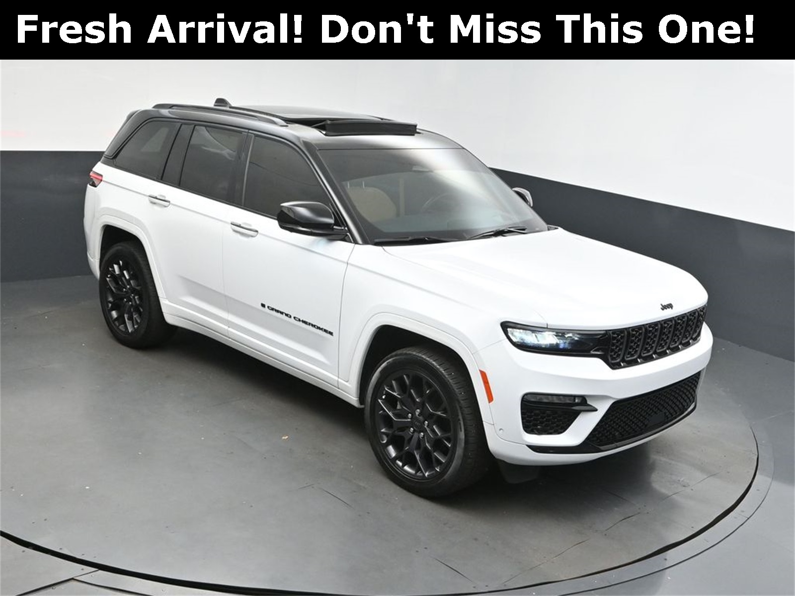 2024 Bright White Clearcoat Jeep Grand Cherokee Summit 4X4 SUV