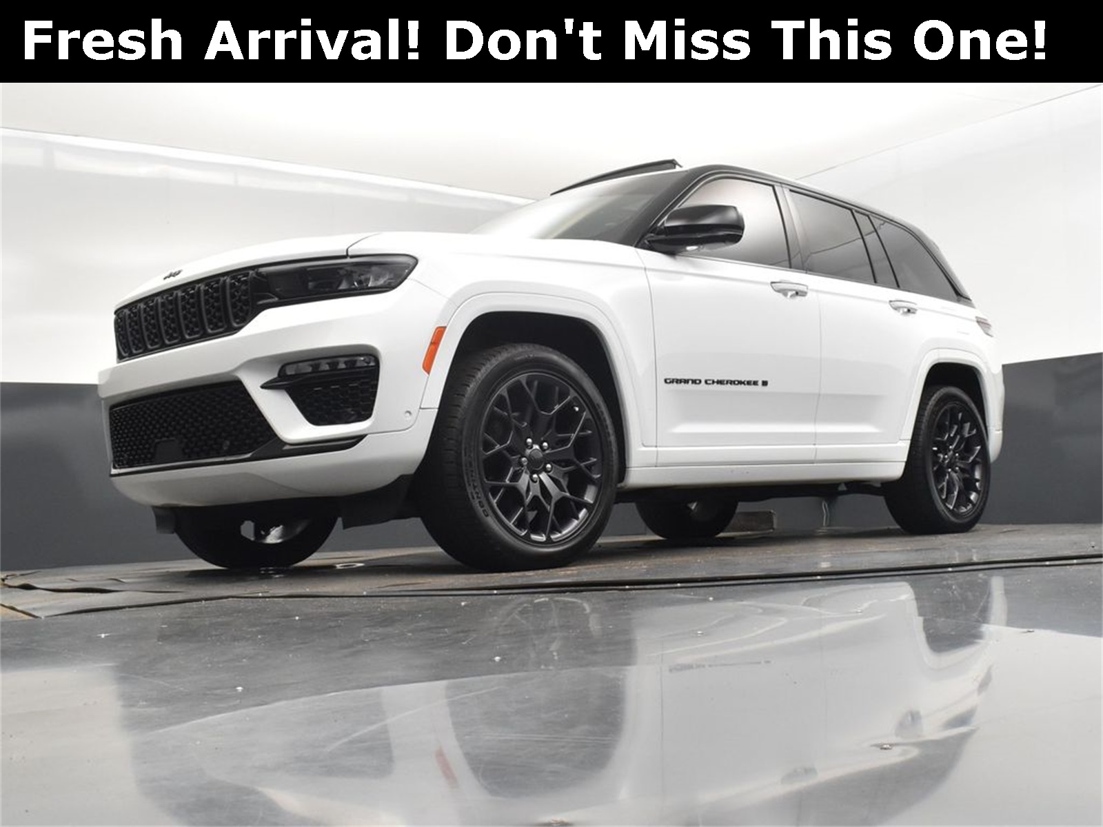 2024 Bright White Clearcoat Jeep Grand Cherokee Summit 4X4 SUV