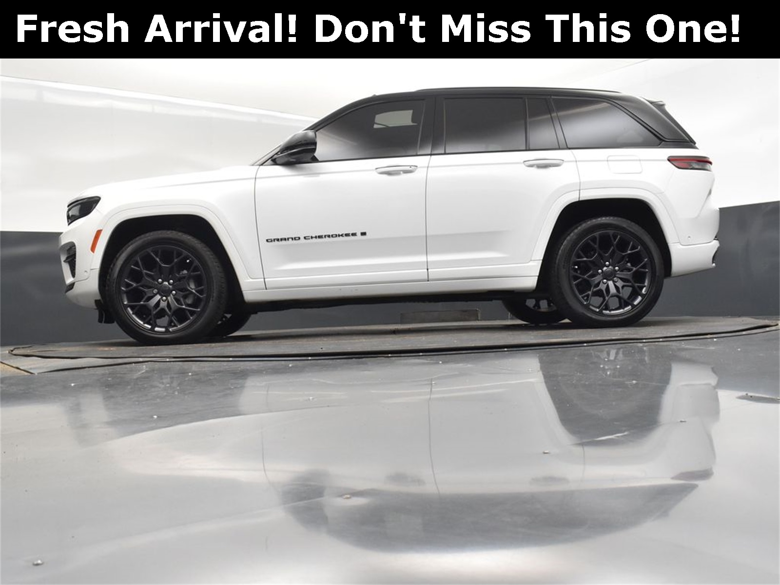 2024 Bright White Clearcoat Jeep Grand Cherokee Summit 4X4 SUV