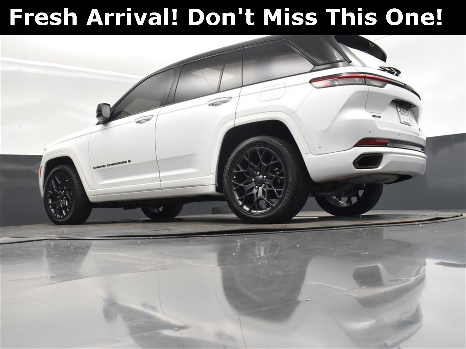 2024 Bright White Clearcoat Jeep Grand Cherokee Summit 4X4 SUV