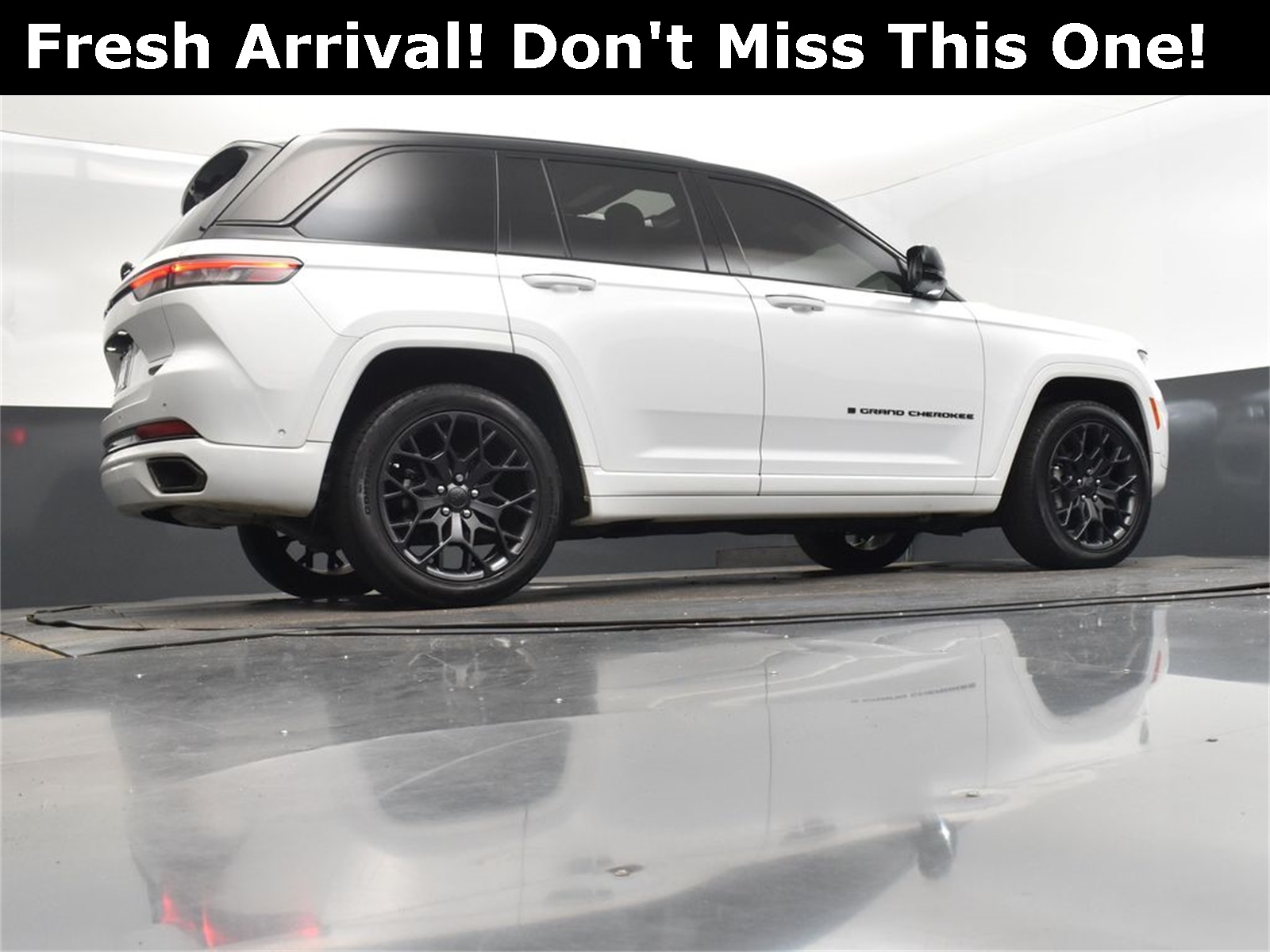 2024 Bright White Clearcoat Jeep Grand Cherokee Summit 4X4 SUV