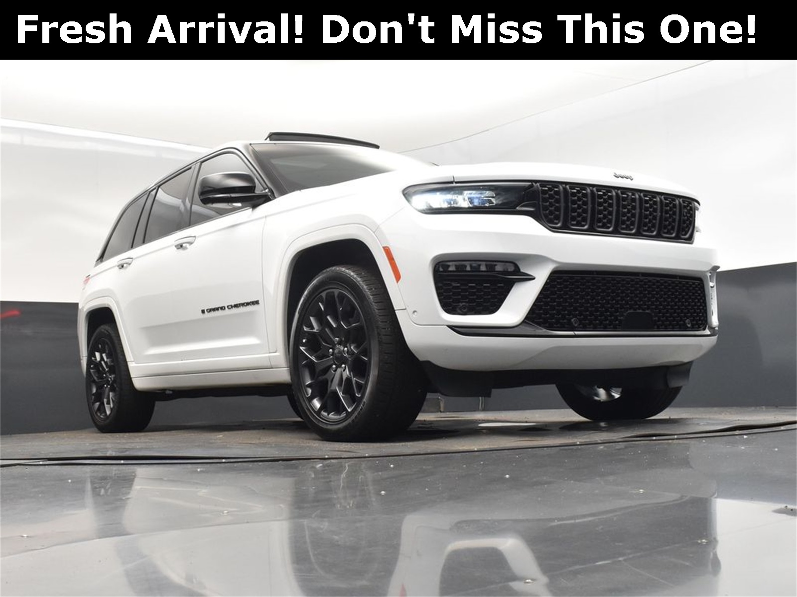 2024 Bright White Clearcoat Jeep Grand Cherokee Summit 4X4 SUV