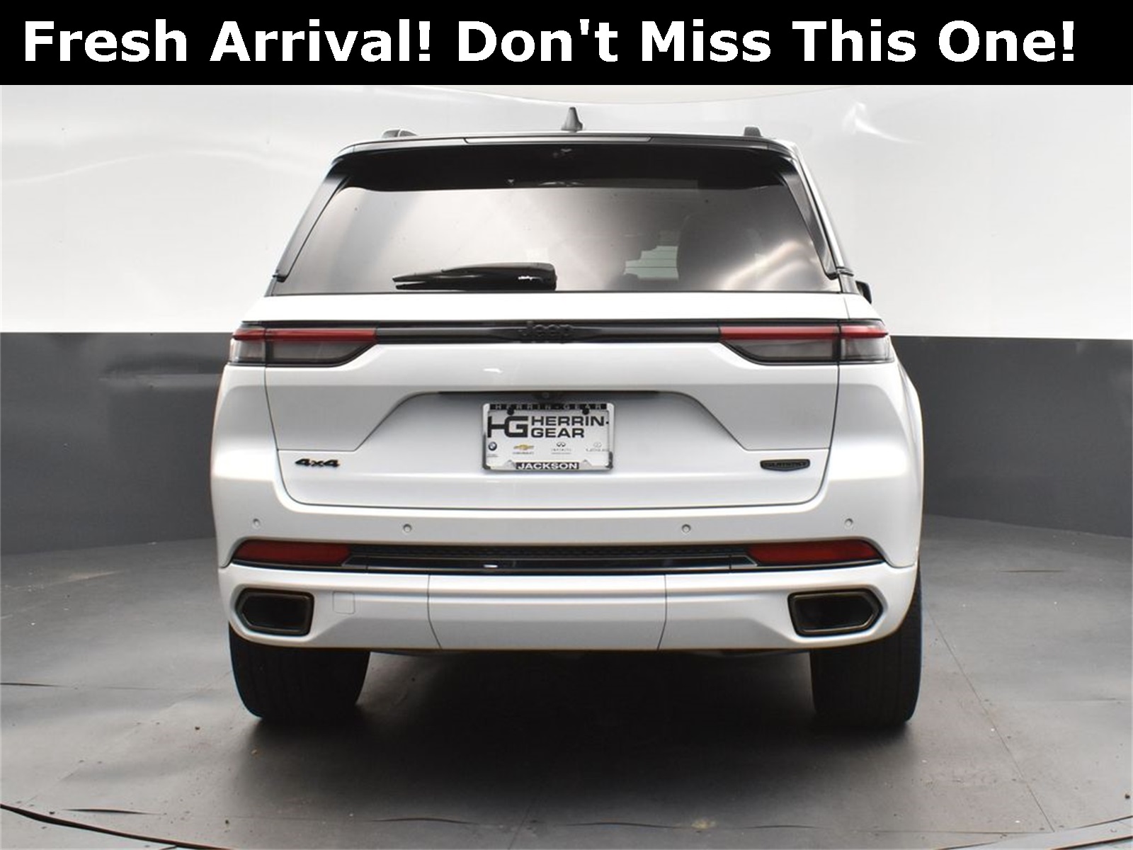 2024 Bright White Clearcoat Jeep Grand Cherokee Summit 4X4 SUV