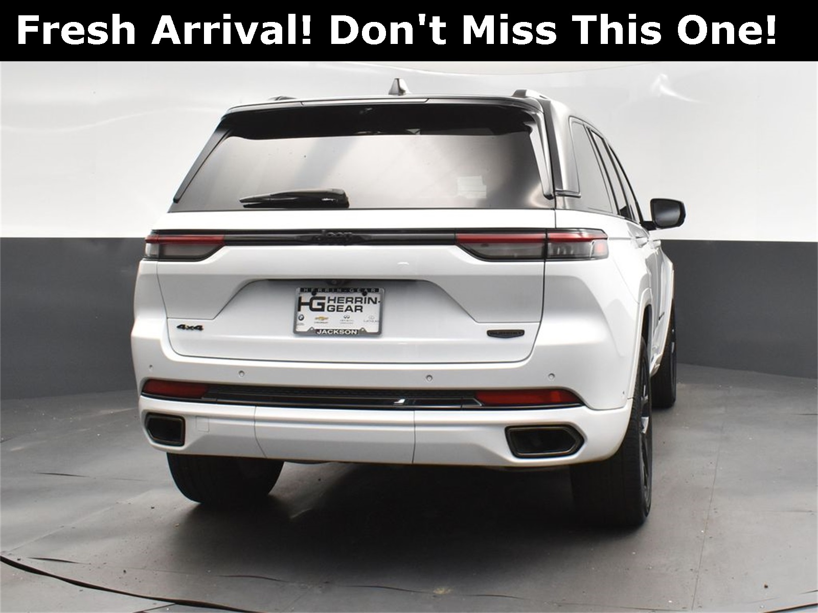 2024 Bright White Clearcoat Jeep Grand Cherokee Summit 4X4 SUV