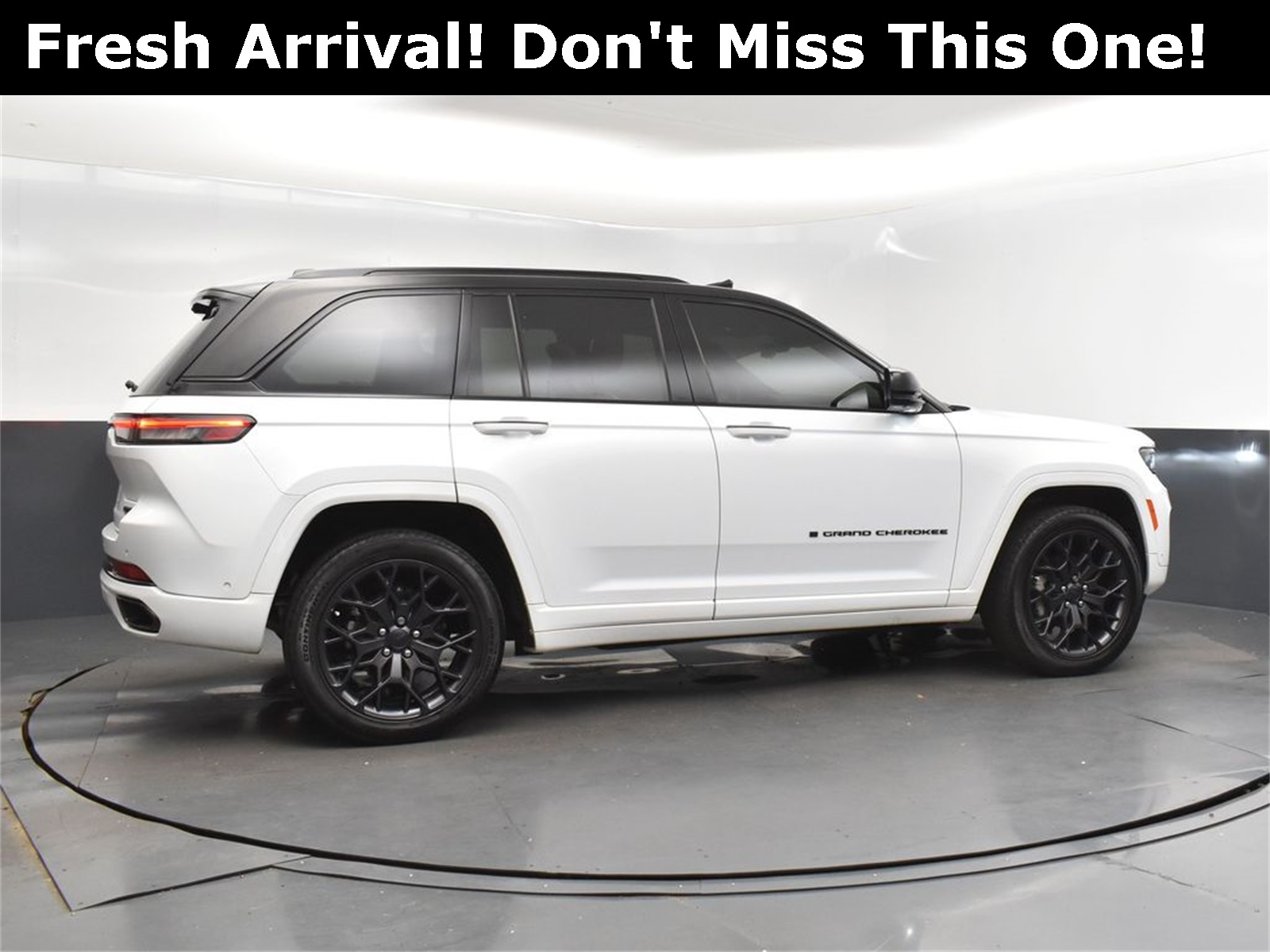 2024 Bright White Clearcoat Jeep Grand Cherokee Summit 4X4 SUV