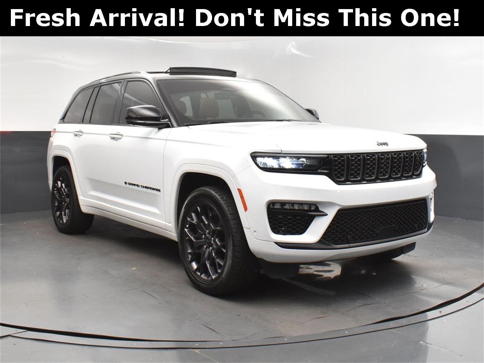 2024 Bright White Clearcoat Jeep Grand Cherokee Summit 4X4 SUV