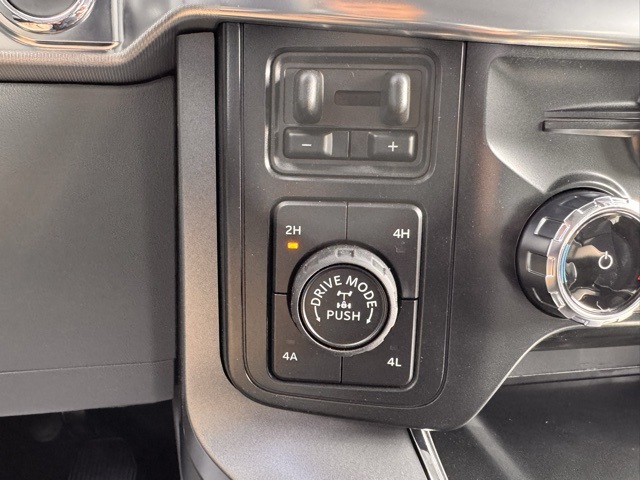 2025 Ford F-150 Lariat photo 19