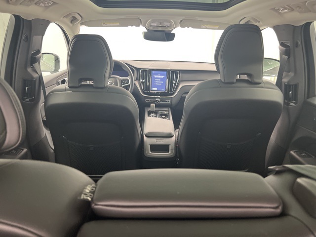 2025 Volvo XC60 B5 Core photo 9