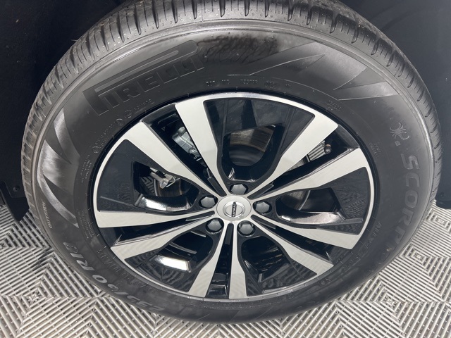 2025 Volvo XC60 B5 Core photo 10