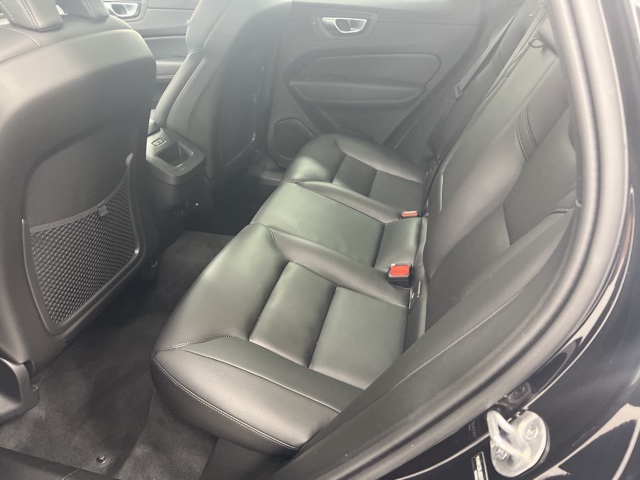 2025 Volvo XC60 B5 Core photo 11