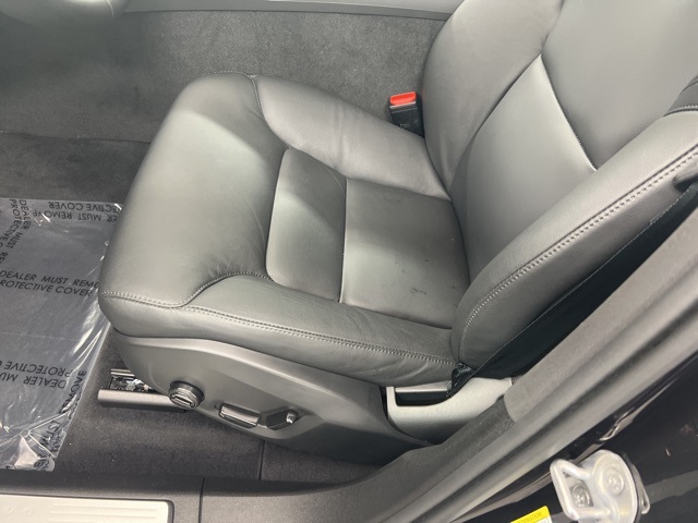 2025 Volvo XC60 B5 Core photo 14