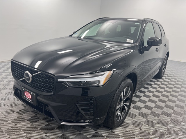 2025 Volvo XC60 B5 Core photo 2