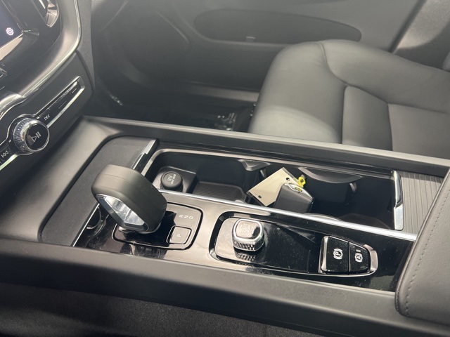 2025 Volvo XC60 B5 Core photo 19