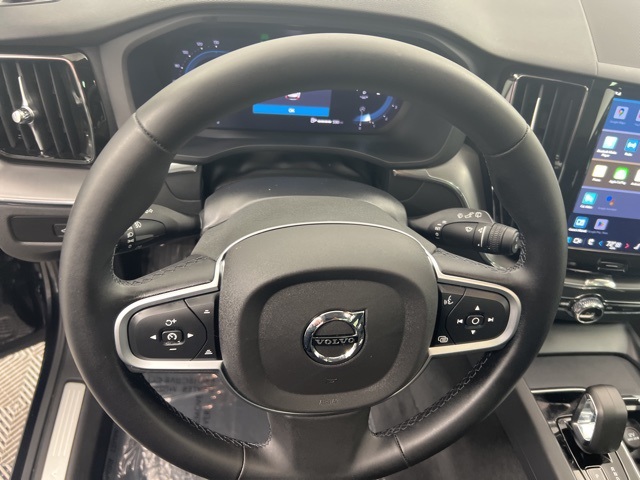 2025 Volvo XC60 B5 Core photo 21