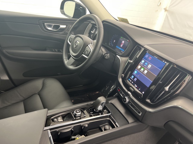 2025 Volvo XC60 B5 Core photo 25