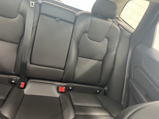2025 Volvo XC60 B5 Core photo 27