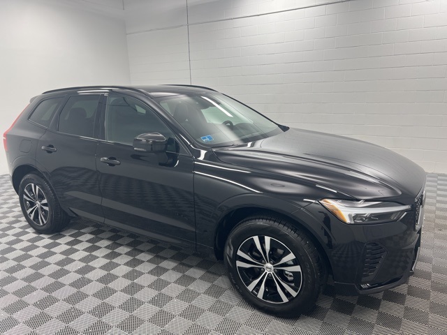 2025 Volvo XC60 B5 Core photo 4