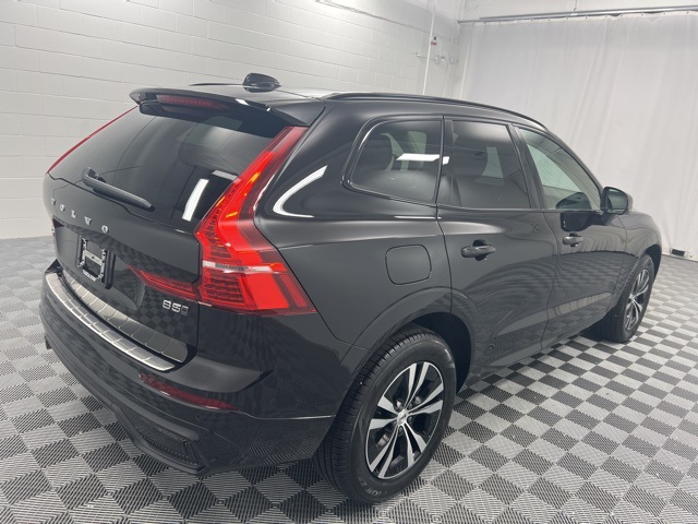 2025 Volvo XC60 B5 Core photo 5