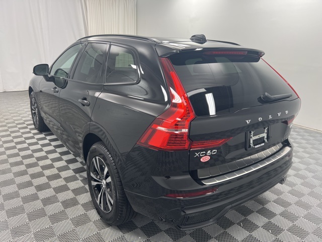 2025 Volvo XC60 B5 Core photo 6