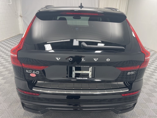 2025 Volvo XC60 B5 Core photo 7