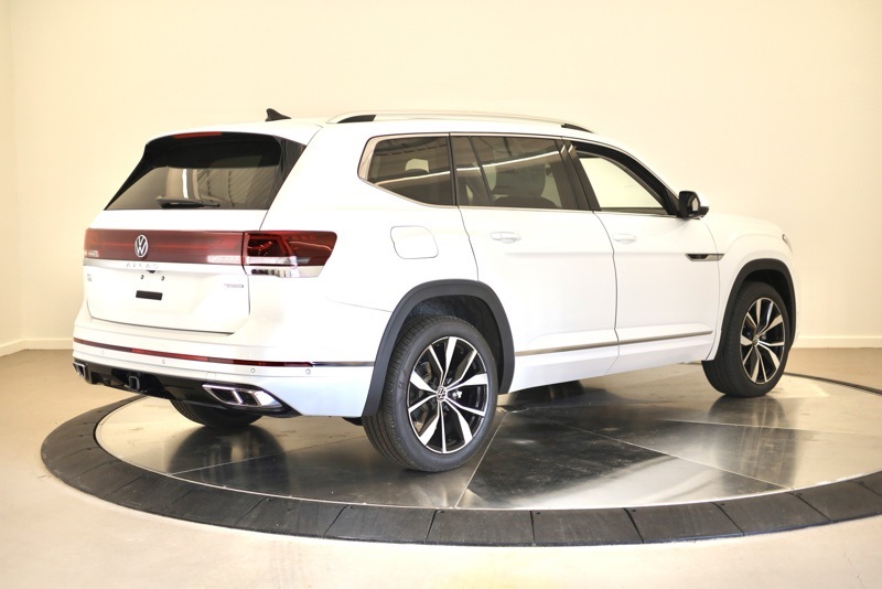 2026 Volkswagen Atlas SEL Premium R-Line photo 2