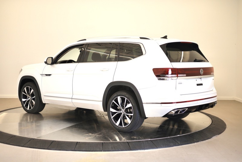 2026 Volkswagen Atlas SEL Premium R-Line photo 4