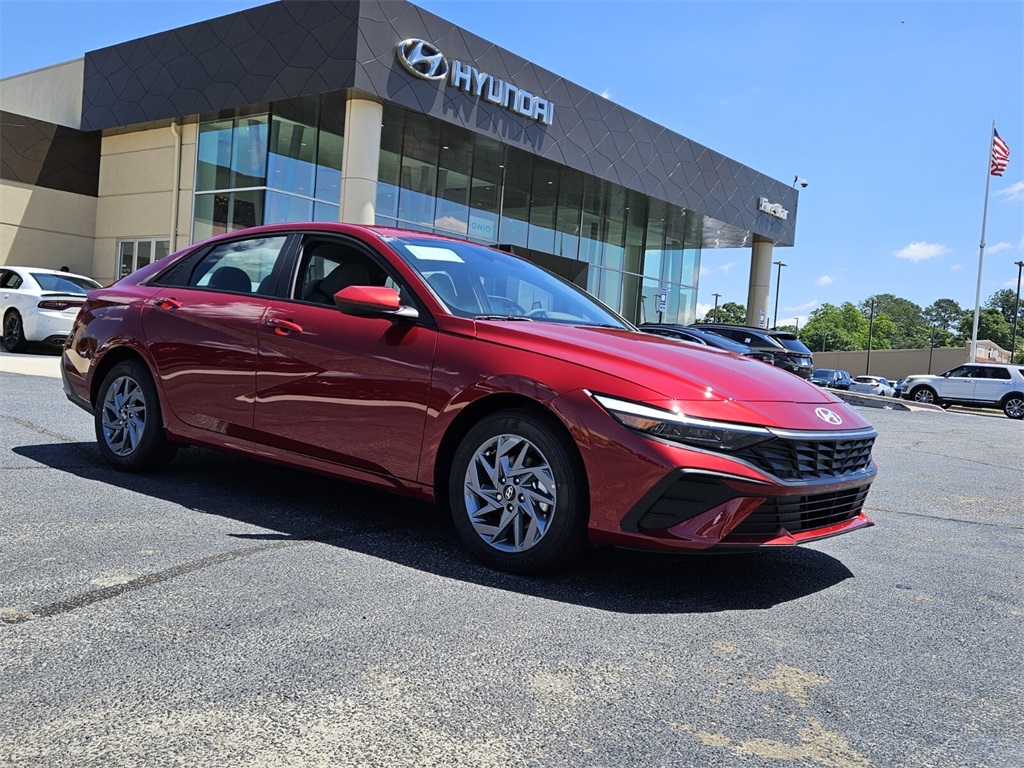 2025 Hyundai Elantra Blue's photo