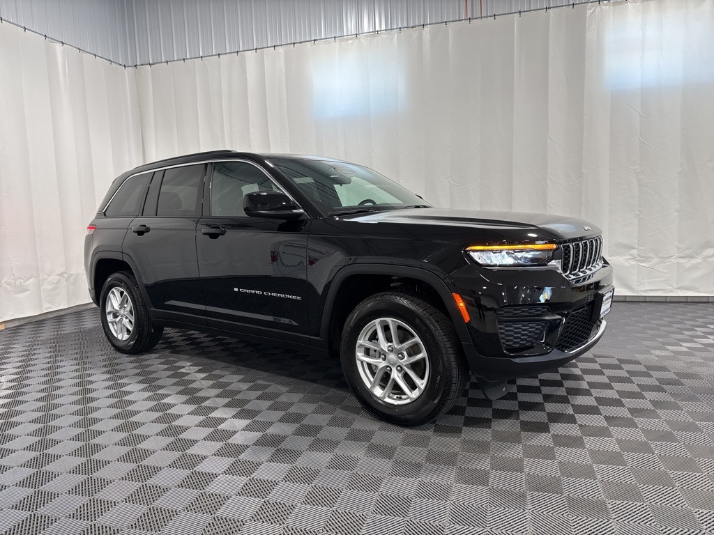 2025 Jeep Grand Cherokee Laredo photo 11