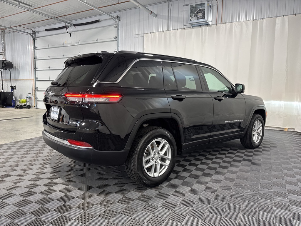 2025 Jeep Grand Cherokee Laredo photo 23