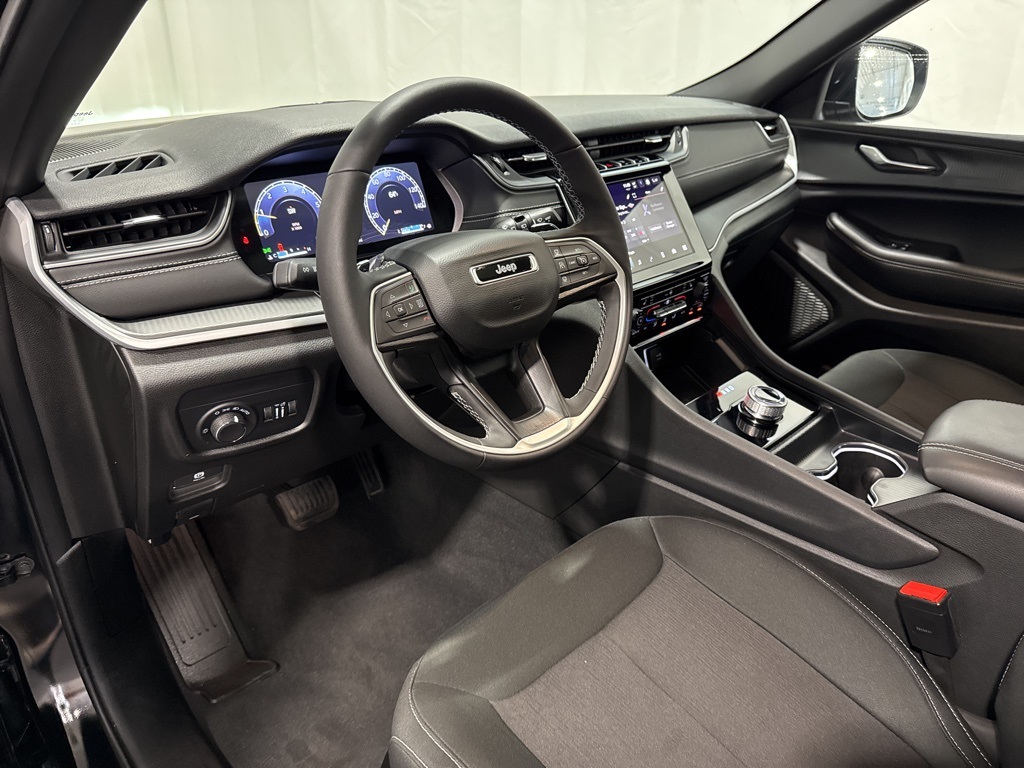 2025 Jeep Grand Cherokee Laredo photo 24