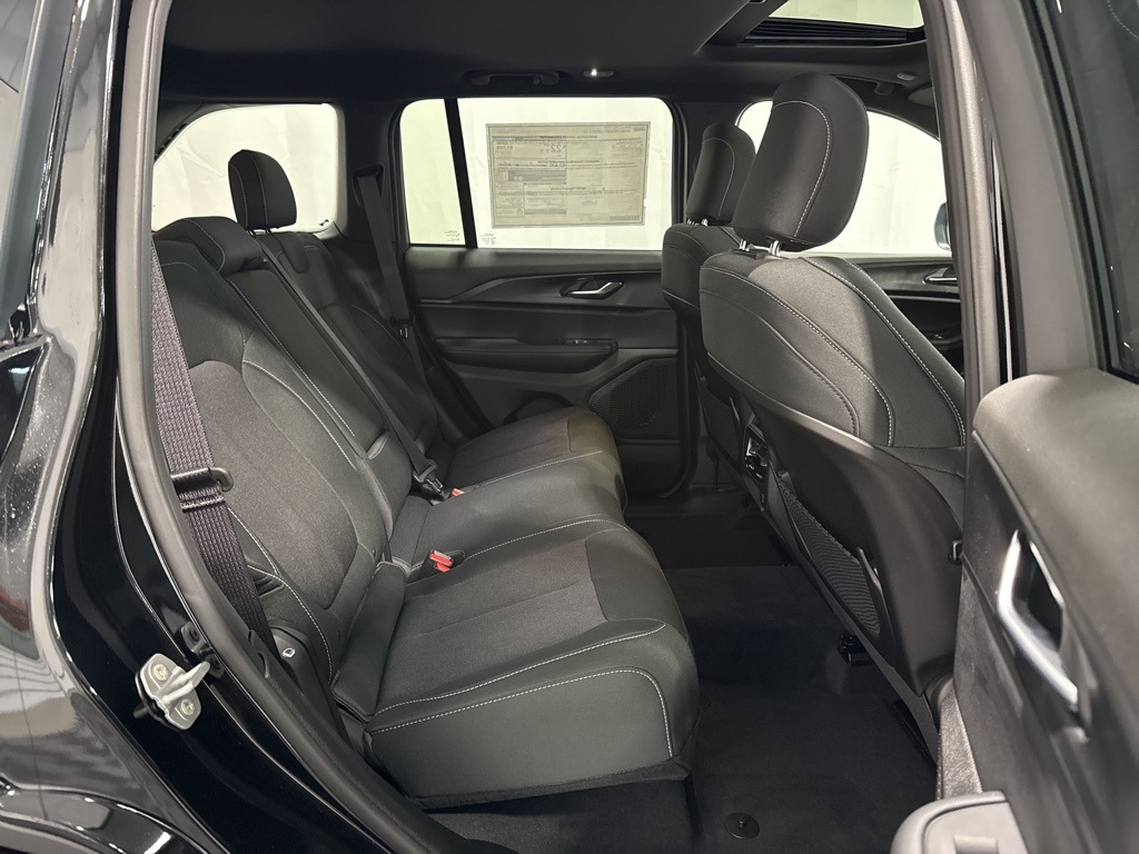 2025 Jeep Grand Cherokee Laredo photo 29