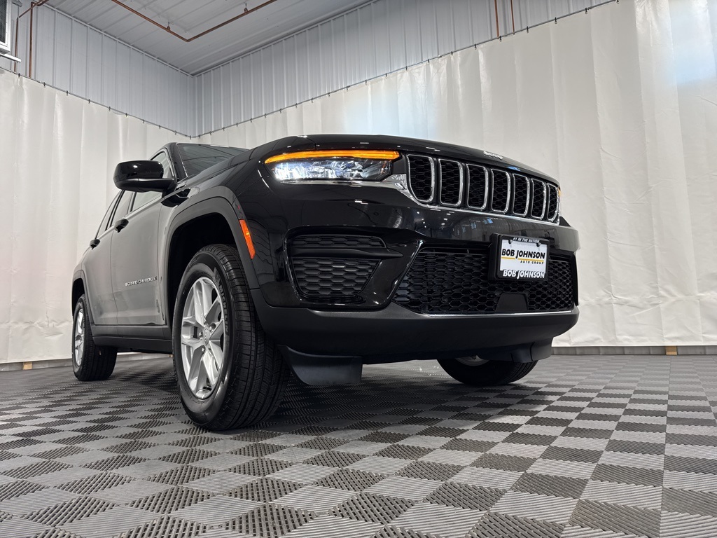2025 Jeep Grand Cherokee Laredo photo 13