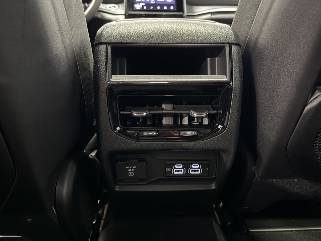 2025 Jeep Grand Cherokee Laredo photo 4