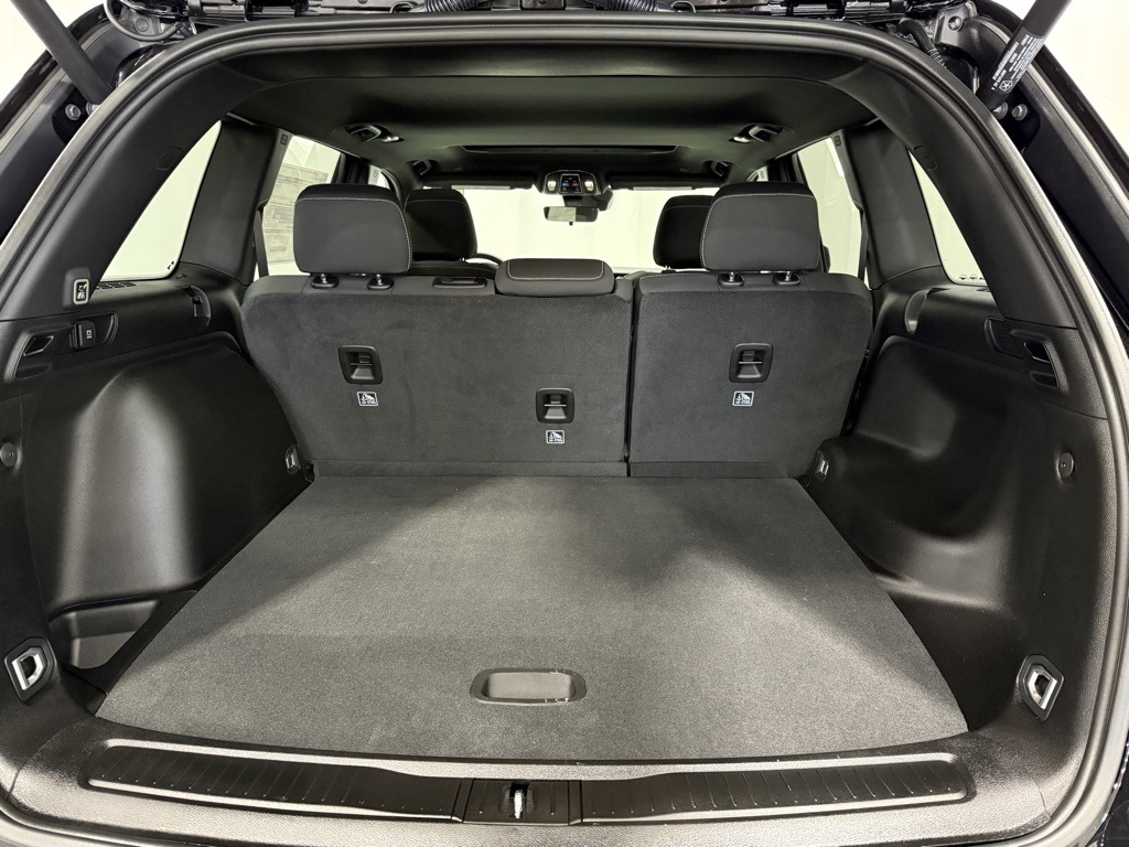 2025 Jeep Grand Cherokee Laredo photo 5
