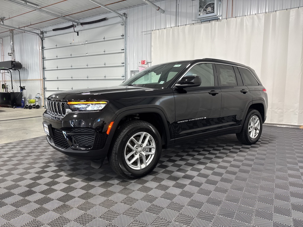 2025 Jeep Grand Cherokee Laredo photo 16