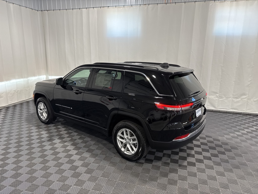 2025 Jeep Grand Cherokee Laredo photo 19