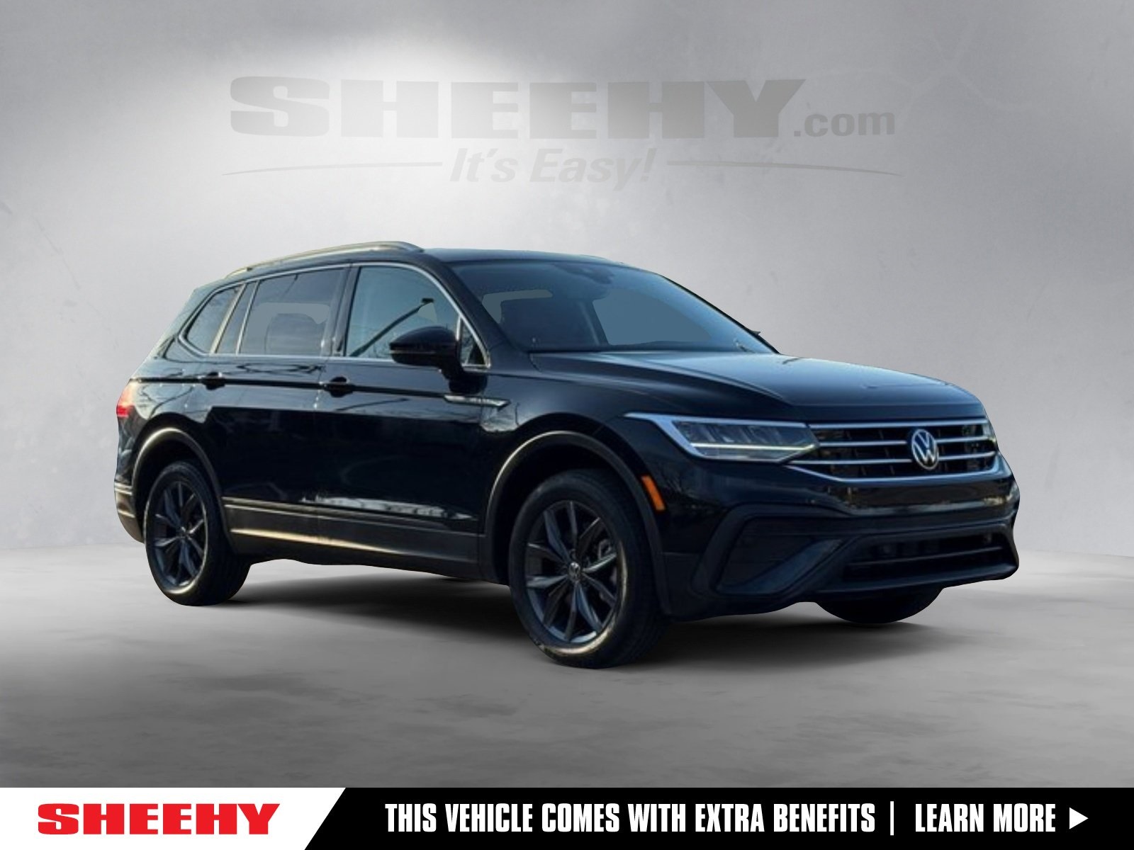 2023 Volkswagen Tiguan SE's photo