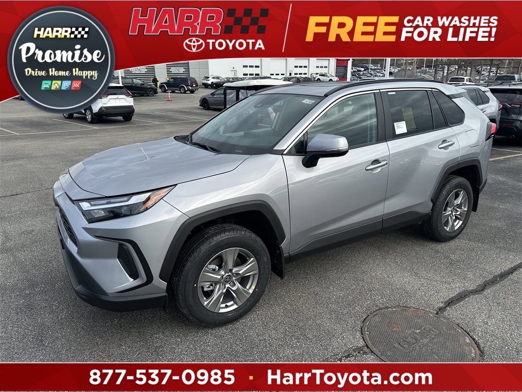 2025 Toyota RAV4 XLE's photo